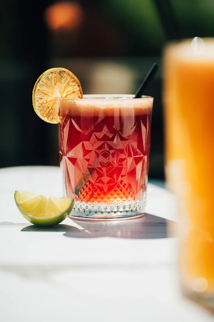 Le Caly — Cocktail de fruits, réalisation IKONIQ